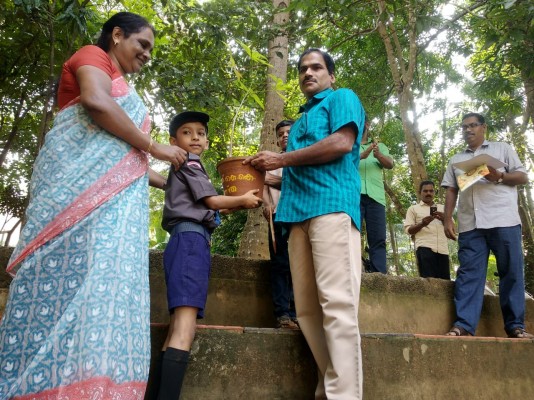 വൃക്ഷ തായ് കൈമാറികൊണ്ട് ജന്മദിനം ആഘോഷിച്ചു 